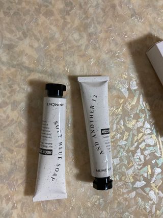 멈칫(MUMCHIT) 넥퍼퓸 NECKPERFUME 2가지 향 — 5점을 준 리뷰어가 2021년 11월 올린 사용 사진