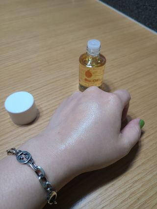 바이오오일 [바이오-오일] 스킨케어 오일 내추럴 60ml — 5점을 준 리뷰어가 2021년 11월 올린 사용 사진