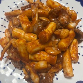 화끈한녀석들 새오똥400g 새우,오징어,똥집 볶음요리 소스,밀떡, 참기름 포함 — 3점을 준 리뷰어가 2022년 12월 올린 사용 사진