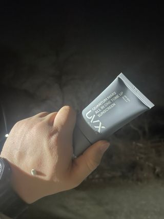 UVX 퀀텀 마스 올인원 톤업 선스크린 — 3.5점을 준 리뷰어가 2024년 3월 올린 사용 사진