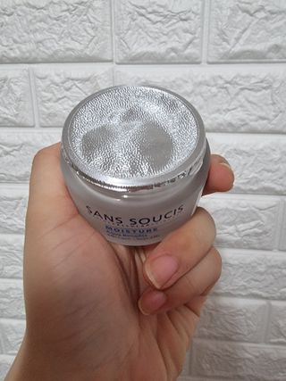 산수시 아쿠아 베네핏 24h 수부지 물광 속건조 수분크림 50ml — 4점을 준 리뷰어가 2021년 8월 올린 사용 사진