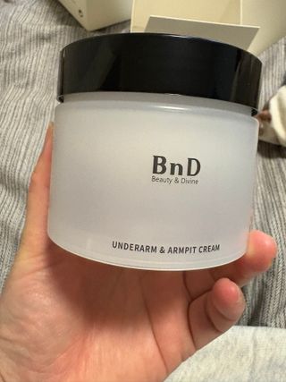 비엔디 2NOW[한글]]BnD 바디 미백 겨드랑이 크림 — 5점을 준 리뷰어가 2024년 12월 올린 사용 사진