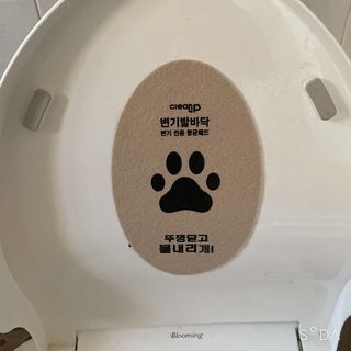 나무드 [변기발바닥] ABPM 변기 에어로졸 클리너 변기전용 항균패드 화장실 냄새제거 — 5점을 준 리뷰어가 2021년 10월 올린 사용 사진