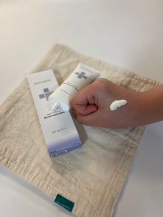 바노바기 코스메틱 바노바기 밀크씨슬 리페어 시카 선스크린 플러스 50ml — 5점을 준 리뷰어가 2023년 3월 올린 사용 사진