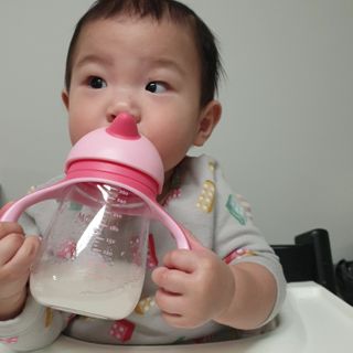 유비맘 트라이탄 코니빨대컵_컬러 랜덤 발송 — 5점을 준 리뷰어가 2021년 1월 올린 사용 사진