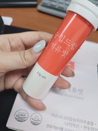 [슬림드랍 석류맛] 건기식 다이어트 보조제 겸 비타민 — 5점을 준 리뷰어가 2022년 2월 올린 사용 사진