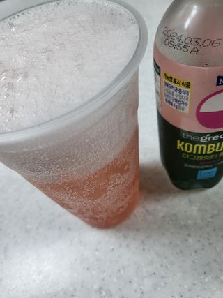 더그레잇티 콤부차 [매일유업] 더그레잇티 44kcal 콤부차 300ml *12개입 (오리지널 6개+베리리치 6개) — 5점을 준 리뷰어가 2023년 7월 올린 사용 사진