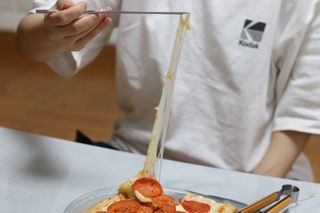 [푸딩팩토리] 페스츄리 피자 4종 택3_파이브 치즈/페퍼로니 비프칠리/고추베이컨 포테이토/허니고르곤졸라 — 4.5점을 준 리뷰어가 2022년 6월 올린 사용 사진