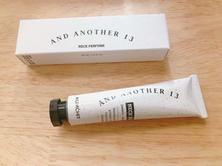 멈칫(MUMCHIT) 넥퍼퓸 NECKPERFUME 2가지 향 — 5점을 준 리뷰어가 2021년 11월 올린 사용 사진