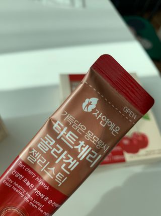자연에온 가득담은 몽모랑시 타트체리 콜라겐 젤리스틱 — 4점을 준 리뷰어가 2021년 1월 올린 사용 사진