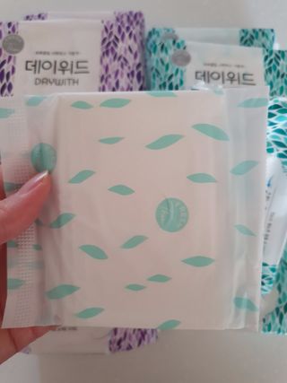 나무드 [데이위드] 국내생산 생리대 가벼운 초 슬림핏 프레쉬 씬 순면커버 생리대 10개입X1팩 — 5점을 준 리뷰어가 2021년 10월 올린 사용 사진