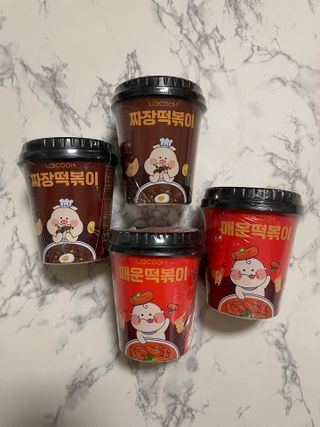 유비쿡 컵떡볶이 매운컵떡볶이2개/ 짜장컵떡볶이 2개  총 4개세트 — 5점을 준 리뷰어가 2021년 6월 올린 사용 사진