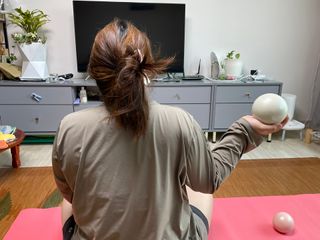 트라택 쿠셔닝 웨이트볼 0.5kg + 1kg SET — 5점을 준 리뷰어가 2022년 4월 올린 사용 사진