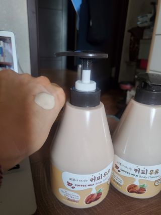 [과일나라] 피부가 마시는 커피우유 바디클렌저&바디로션 — 4점을 준 리뷰어가 2022년 3월 올린 사용 사진