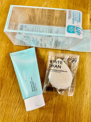 오투에니원 화이트 스완 퍼펙트 폼 클렌징 150g 퍼프증정 — 4.5점을 준 리뷰어가 2023년 1월 올린 사용 사진