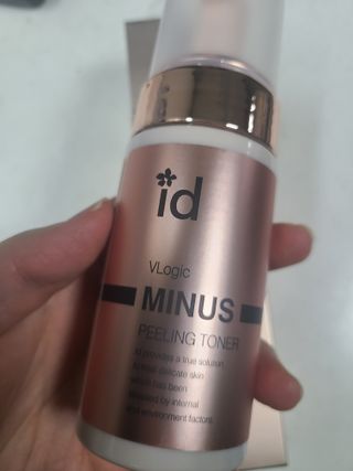 아이디플라코스메틱 아이디 브이로직 마이너스 필링 토너 110ml — 5점을 준 리뷰어가 2022년 1월 올린 사용 사진