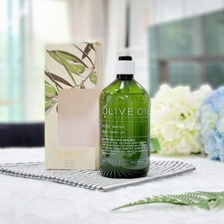 올리브 오일 스킨케어 컴퍼니 [OOSC] 향기로운 보습 로즈 제라늄 바디워시 500ml — 5점을 준 리뷰어가 2021년 5월 올린 사용 사진