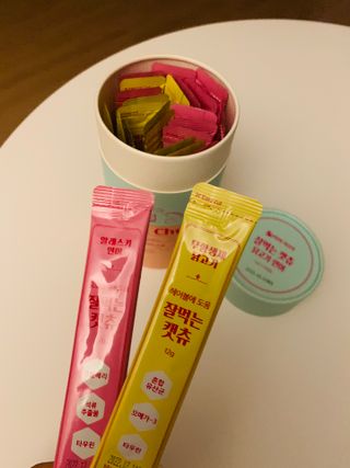 페페로니 잘 먹는 캣츄 - 무항생제 닭고기 12개 + 알래스카 연어 12개 — 5점을 준 리뷰어가 2021년 8월 올린 사용 사진