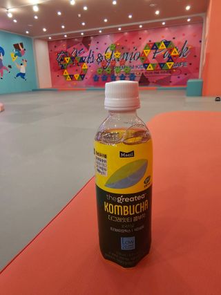 더그레잇티 콤부차 [매일유업] 더그레잇티 44kcal 콤부차 300ml *12개입 (오리지널 6개+베리리치 6개) — 5점을 준 리뷰어가 2023년 8월 올린 사용 사진
