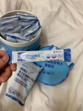 서울약사신협_포스트바이오틱스패밀리_5g x 100포 — 5점을 준 리뷰어가 2021년 3월 올린 사용 사진