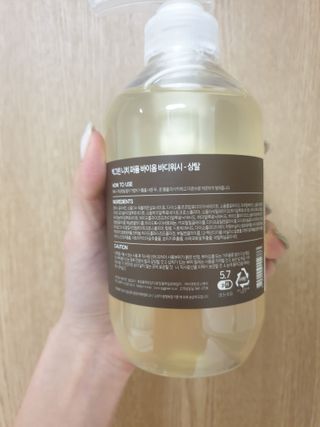 빅그린 니치 퍼퓸 바이옴바디워시 500ml(상탈, 블랙베리&베이, 블랑쉐 3종 중 택1) — 5점을 준 리뷰어가 2022년 12월 올린 사용 사진