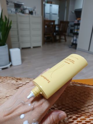 스킨큐어 산다화 유기농 레몬썬크림 — 5점을 준 리뷰어가 2022년 4월 올린 사용 사진