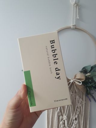 버블데이 아로마/과일 거품 입욕제 — 4점을 준 리뷰어가 2021년 7월 올린 사용 사진