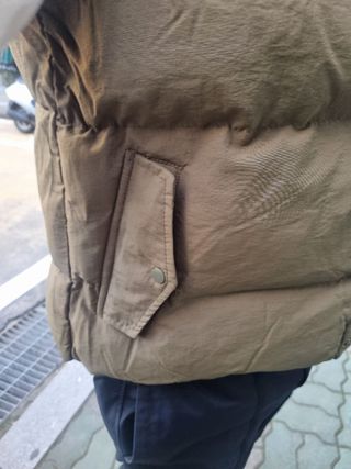 다운블로우 [카키] 179번지 남자 마운틴 무광 하이넥 패딩 조끼 YAN 7700 — 5점을 준 리뷰어가 2024년 12월 올린 사용 사진