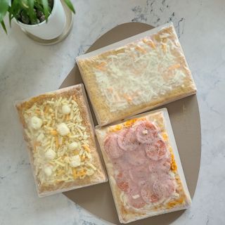 [푸딩팩토리] 페스츄리 피자 4종 택3_파이브 치즈/페퍼로니 비프칠리/고추베이컨 포테이토/허니고르곤졸라 — 5점을 준 리뷰어가 2022년 6월 올린 사용 사진