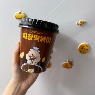 유비쿡 컵떡볶이 매운컵떡볶이2개/ 짜장컵떡볶이 2개  총 4개세트 — 5점을 준 리뷰어가 2021년 2월 올린 사용 사진