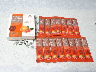 자연에온 핑크 자몽 착즙 100mL 10개입 1BOX +가 득담은 자몽 콜라겐 젤리스틱 1BOX — 4점을 준 리뷰어가 2021년 6월 올린 사용 사진