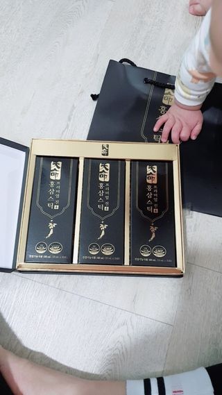 헬스업_천명진프리미엄홍삼스틱_10ml x 30포 — 5점을 준 리뷰어가 2021년 2월 올린 사용 사진