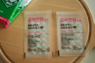 [큐어반H 스팟] 자외선 99프로 차단되는 스틱타입 스팟밴드(1팩 / 66매입) — 5점을 준 리뷰어가 2022년 11월 올린 사용 사진