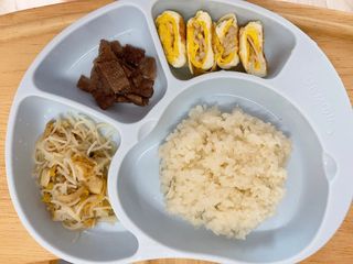 유비맘 캐릭터 실리콘 흡착 식판_색상 랜덤발송 — 3.5점을 준 리뷰어가 2021년 1월 올린 사용 사진