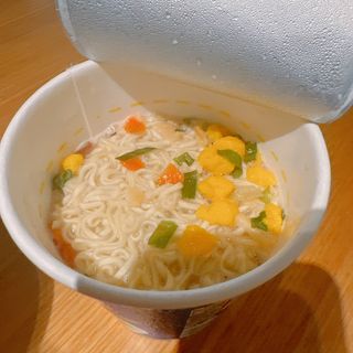 NISSIN 닛신 컵누들  4종 - 씨푸드오리지날, 씨푸드 스파이시, 씨푸드 커리, 씨푸드 XO소스 — 5점을 준 리뷰어가 2022년 11월 올린 사용 사진