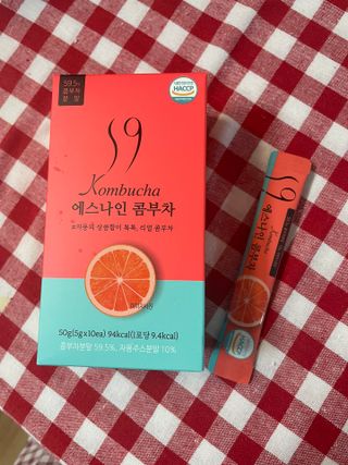 리넥무역 에스나인 콤부차 건강발효 콤부함량59 자몽 5gx10포 — 5점을 준 리뷰어가 2021년 7월 올린 사용 사진