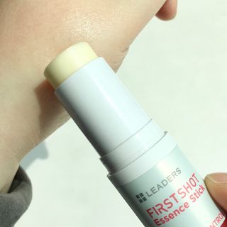 리더스코스메틱 리더스 퍼스트 샷 에센스 스틱 2종 — 3점을 준 리뷰어가 2022년 4월 올린 사용 사진