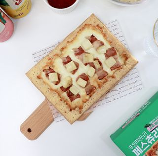 [푸딩팩토리] 페스츄리 피자 4종 택3_파이브 치즈/페퍼로니 비프칠리/고추베이컨 포테이토/허니고르곤졸라 — 5점을 준 리뷰어가 2022년 6월 올린 사용 사진