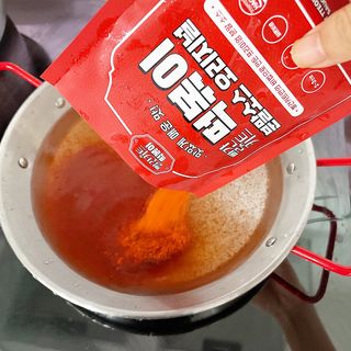 빨간키트 떡볶이 밀키트 2~3인분 매운맛 국물 떡볶이 만들기 쉬운 황금 레시피 분말 소스로 간편한 요리 — 5점을 준 리뷰어가 2021년 8월 올린 사용 사진