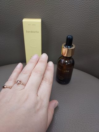 스킨큐어 산다화 비타민c 화이트닝 에센스 30ml — 5점을 준 리뷰어가 2024년 1월 올린 사용 사진