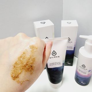 오일아리아 뉴트리 모이스처라이징 세사미 씨드 오일로션 & 데일리 디톡스 세사미 그라운즈 바디스크럽 — 5점을 준 리뷰어가 2023년 8월 올린 사용 사진