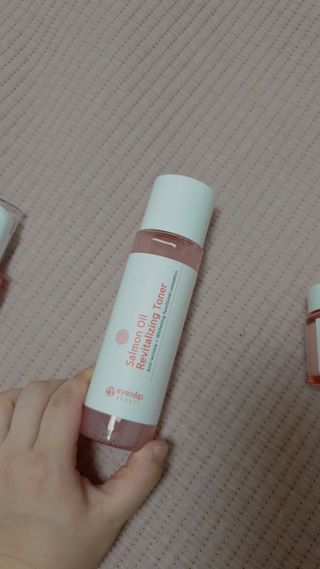 아이앤립 / EYENLIP 아이앤립 연어오일 리바이탈라이징 토너+앰플+크림 3종 세트 — 5점을 준 리뷰어가 2021년 6월 올린 사용 사진