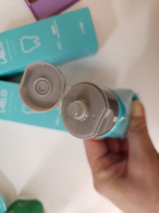 치과에서 쓰는 치약 _ 라벨제로 저불소 꼬마, 키즈, 유아, 베이비, 주니어 안전한 어린이치약 — 5점을 준 리뷰어가 2022년 10월 올린 사용 사진