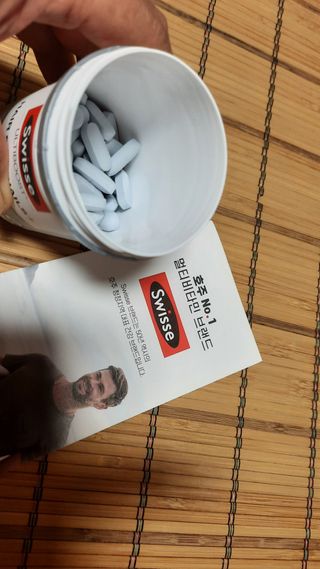 Swisse 스위스 헤어스킨네일 100정 — 5점을 준 리뷰어가 2021년 9월 올린 사용 사진