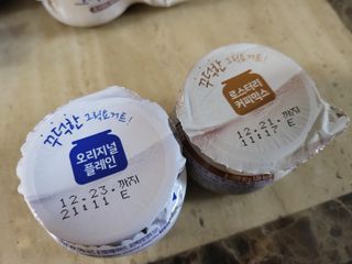 매일바이오 그릭요거트 오리지널 플레인 4개, 로스터리 커피믹스 4개 — 3.5점을 준 리뷰어가 2021년 12월 올린 사용 사진