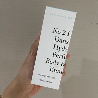 줄라이 모닝 _ JULY MORNING 줄라이모닝 하이드레이팅 퍼퓸드 바디앤핸드 에멀젼 — 4점을 준 리뷰어가 2021년 9월 올린 사용 사진
