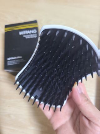 온가족 시원한샴푸 깨끗한두피 샴푸브러쉬 두피스케일링 히트팡블랙에디션 — 5점을 준 리뷰어가 2021년 8월 올린 사용 사진