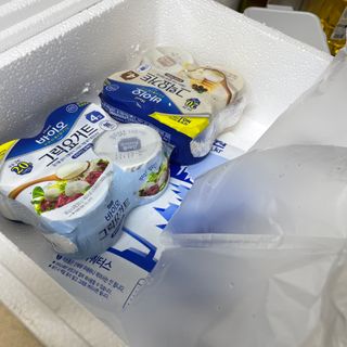 매일바이오 그릭요거트 오리지널 플레인 4개, 로스터리 커피믹스 4개 — 4.5점을 준 리뷰어가 2021년 12월 올린 사용 사진