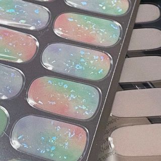 데싱디바 글레이즈 젤네일 포일 이펙트 네일_4종 중 택 1 — 5점을 준 리뷰어가 2021년 9월 올린 사용 사진