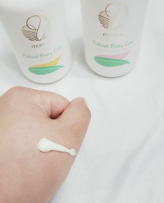 mom e 맘이 내추럴 베이비 케어 샴푸앤바스+로션 — 5점을 준 리뷰어가 2021년 1월 올린 사용 사진